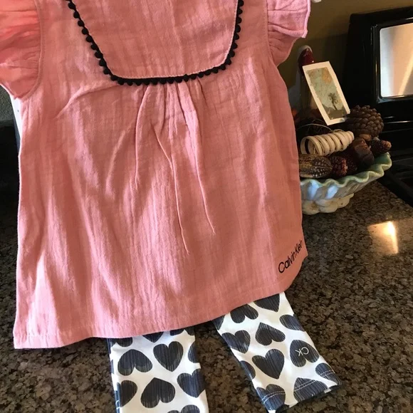 Calvin Klein 2 piece set.  Heart leggings sand top. Baby clothes NWT size 18M - Picture 3 of 9